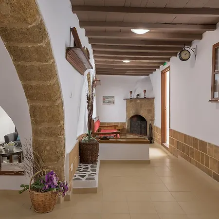 Апартаменти Rustic Self-inn